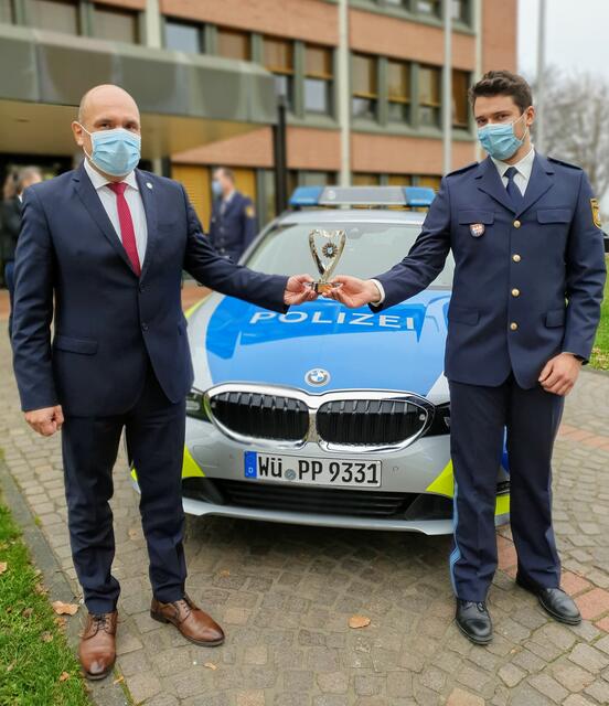 Personalratsvorsitzender Christian Schulz mit Polizeihauptmeister Xaver Pelz