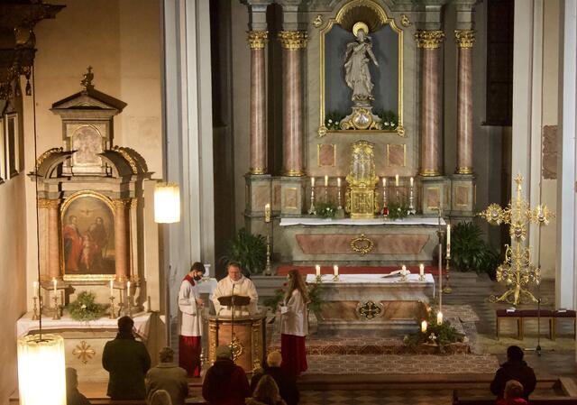 Pfarrer Bernd Winter bei seiner Predigt am "Hochfest der ohne Erbsünde empfangenen Jungfrau und Gottesmutter Maria" | Foto: Martin Winkler