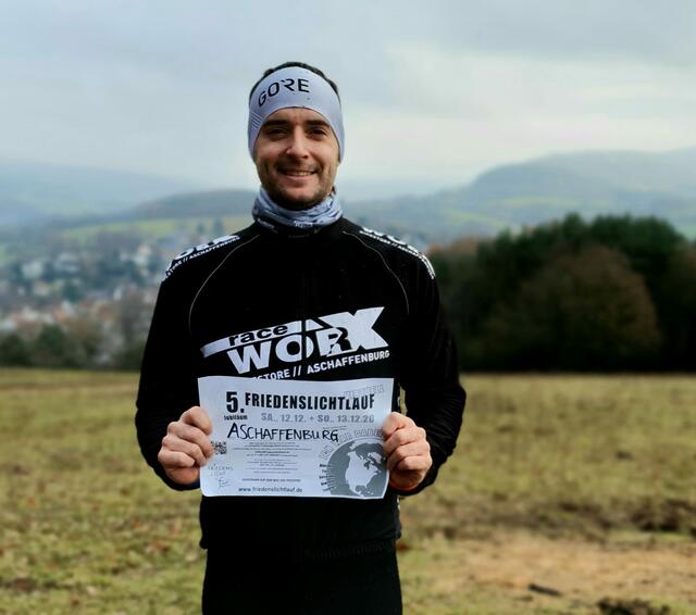 Virtueller Friedenslichtlauf 2020: Tim Bräutigam, Ironman Europameister (AK 25) und Schirmherr des Friedenslichtlaufs auf seiner Etappe durch Aschaffenburg.