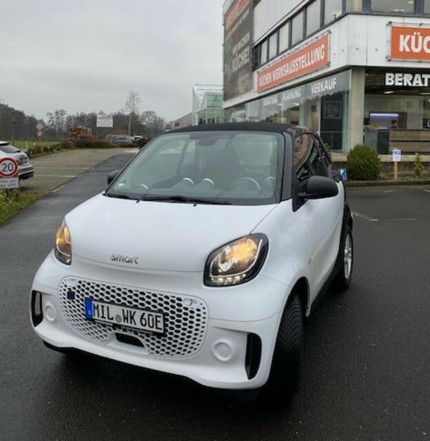 Dem ersten elektrischen Firmenfahrzeug – einem Smart – sollen bald noch weitere folgen.
