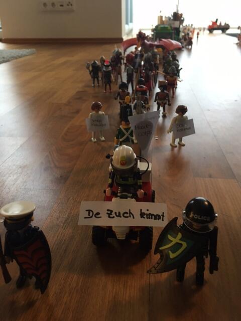 Familie Bräutigam hat einen kompletten Faschingszug aus Playmobil aufgebaut. | Foto: Nadine Bräutigam