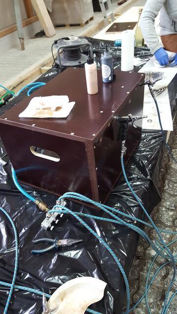 Kompressorkiste mit Airbrushpistolen