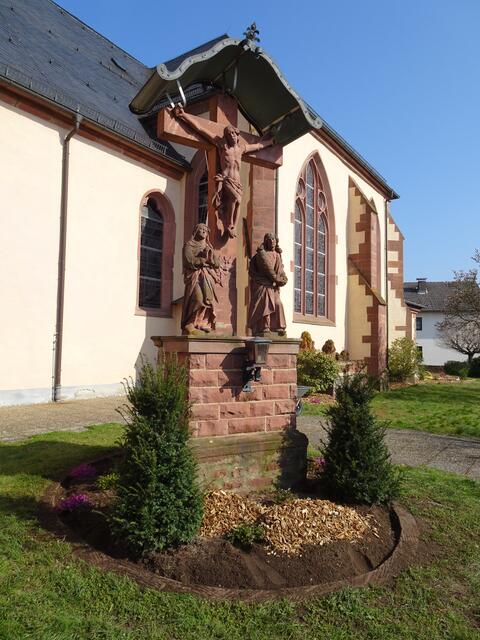 Auch die Kreuzigungsgruppe soll künftig - frei nach dem Mottoo aus dem "Leben des Brian" - ein schönes Bild abgeben. | Foto: Ruthard Zipf