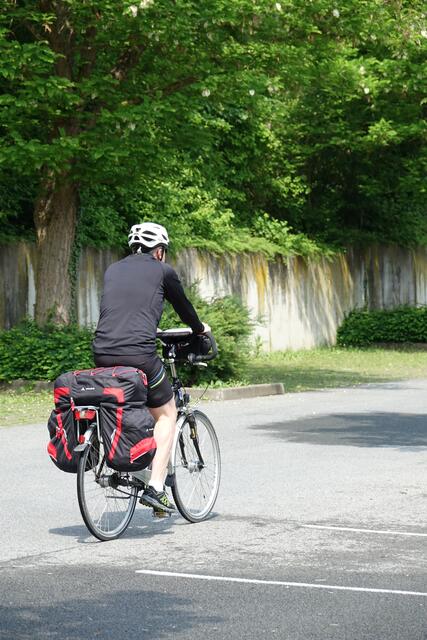Moderne E-Fahrzeuge - hier ein E-Bike - sieht man immer öfter im Straßenverkehr. 