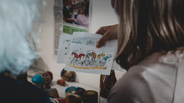 Für Liebhaber schöner Papeterie war auch etwas dabei. Die individuellen und liebevollen Wichtel-Postkartenmotive treffen bei den Anwesenden mitten ins Herz. Danke Andrea Klein! | Foto: toscagrafie