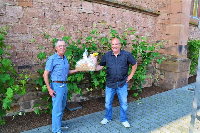 Verabschiedung von Hubertus Brand,links Hubertus Brand und Kreisvorsitzender Wolfgang Winter