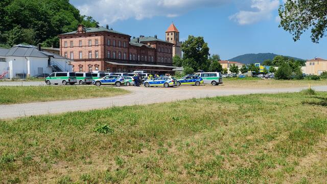Das Polizeiaufgebot zum Korso. | Foto: MiteinanderMIL