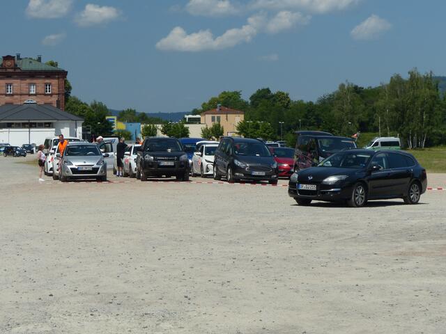 Vor der Abfahrt auf dem Alten Bahnhofsgelände. | Foto: MiteinanderMIL