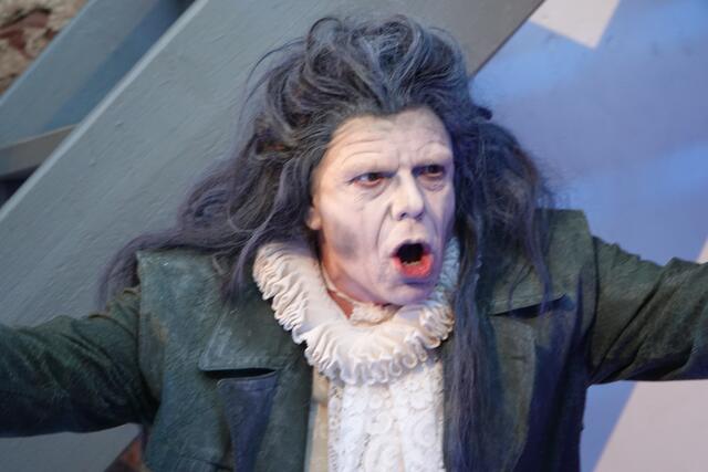 Gefühlvoll, gruselig, gespenstisch - absolut sehenswert ist die aktuelle Gruselkommödie  "Das Gespenst von Canterville"   nach Oskar Wilde noch bis zum 10. Juli 2021 des Burgschauspielvereins Freudenberg am Main. 