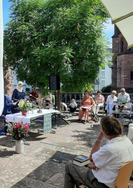 'Teresa von Avila' steht Rede und Antwort! | Foto: Margarete Faust