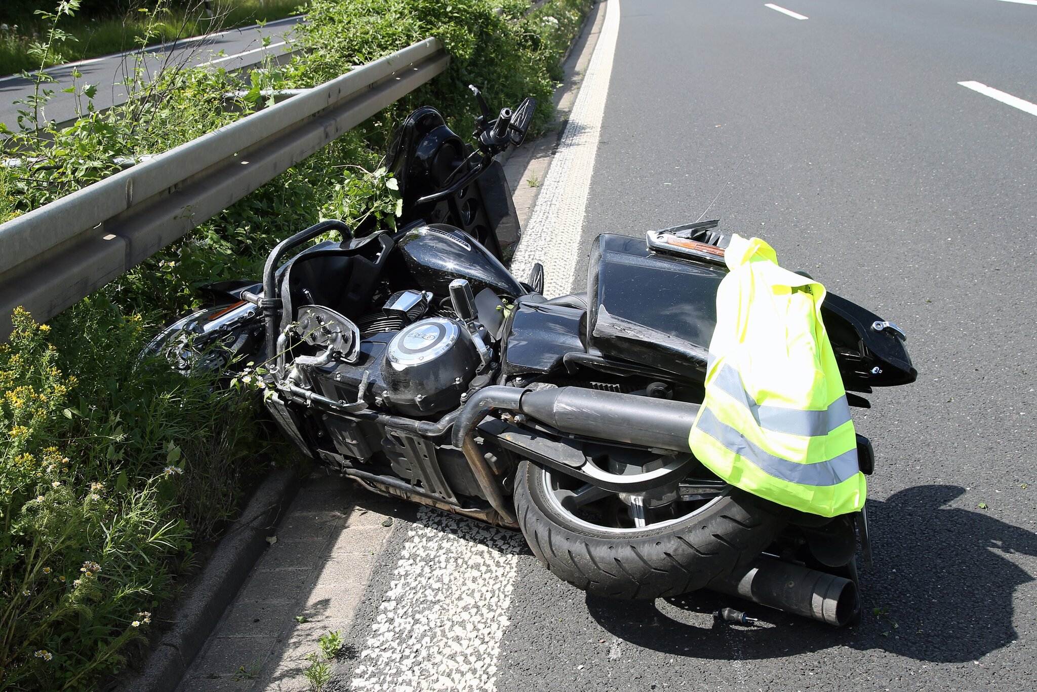 Motorradfahrer schwer verletzt Verkehrsunfall auf der B469 bei Wörth am 03.07.2021 Wörth a.Main Motorradfahrer schwer verletzt Verkehrsunfall auf der B469 bei Wörth am 03.07.2021 Wörth a.Main