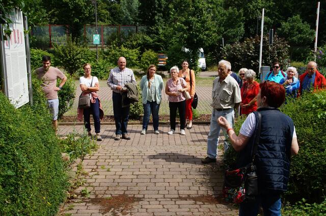 Vor dem Almosenturm, dem Wahrzeichen Obernburgs. | Foto: M. Weitz