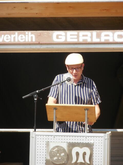 "Der Klostergarten strahlt mit seinen dicken Umfassungsmauern die notwendige Geborgenheit für die Kinder aus, die hier künftig ihre Tage verbringen dürfen", so  Architekt Martin Bez. 