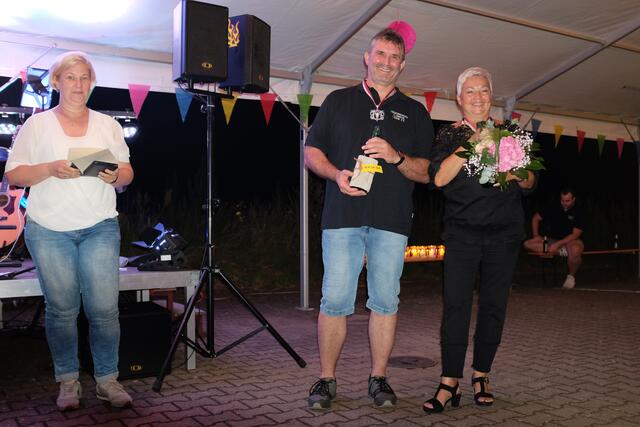 Sascha Bechtel und Ursula Klug erhielten den Verdienstorden des Fastnacht-Verbands Franken | Foto: Steffen Sollorz