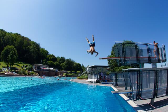 Zunächst gilt es die restlichen Ferienwochen und -tage noch schlau zu nutzen, dass es für die Kids nicht langweilig wird – durch kreative Beschäftigungen, Sport und Spiele ...