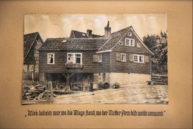 Das Bild zeigt das Anwesen Bremhof 18, das im Jahre 1865 von der Fam. Rummel erworben wurde. Kunstmaler Georg Vetter aus Bad König malte dieses Bild als Abschiedsgeschenk für Marie Rummel