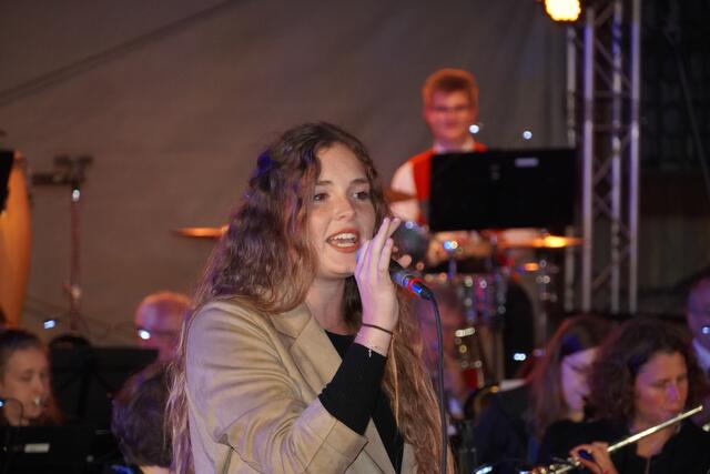 Endlich mal wieder ein Konzert in Bürgstadt! Viel Applaus erhielt auch Sängerin Daria!