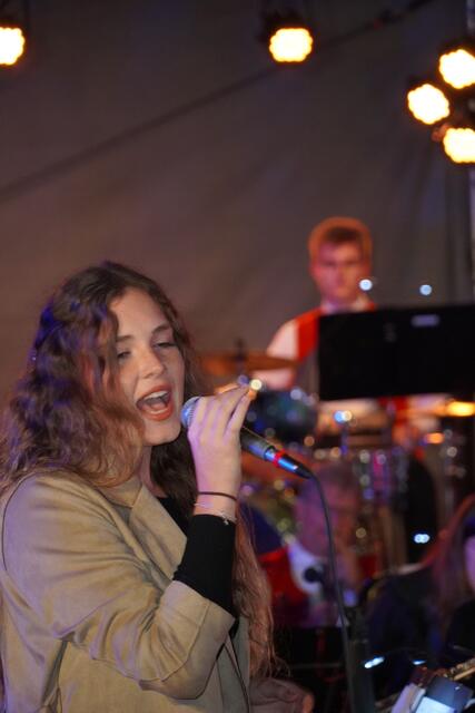 Ein sehr gelungenes Serenaden-Konzert! Die Vorbereitungen der Musikerinnen und Musiker haben sich gelohnt. Das Publikum war begeistert. Und: Man fühlte sich fast in Vor-Corona-Zeiten versetzt! 