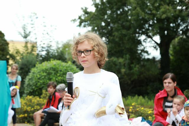 Das häßliche Entlein ist nun ein schöner Schwan (Anian Höll). Die Geschichte hat ein gutes Ende | Foto: Theaterverein Die Granatsplitter e.V. / Dominik Pagio
