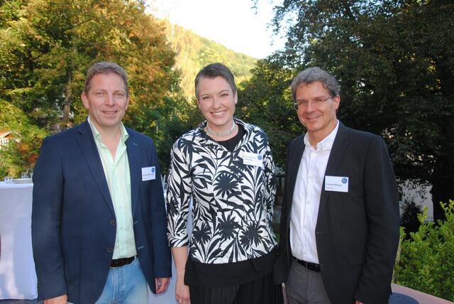 Bernhard Springer (Lehrer Parzival-Mittelschule Amorbach, 1. Vorsitzender Heimat- und Geschichtsverein Amorbach e.V. und Kreisheimatpfleger Landkreis Miltenberg), Ann-Kathrin Schneider (freiberufliche Theaterpädagogin, Kabarettistin, Rezitatorin und Sängerin) und Christof Kieser (Oberstudiendirektor und Schulleiter an der Helene-Weber-Schule Buchen) (von links) | Foto: Andrea Kaller-Fichtmüller