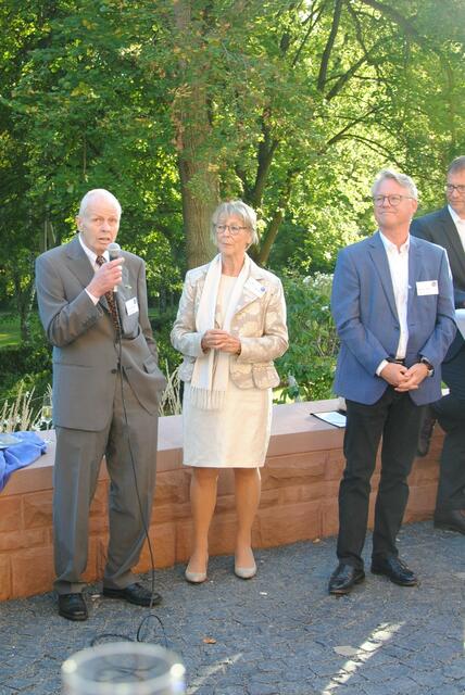 Dr. Lars Bühring (ehrenamtlicher Vorstandsvorsitzender Joachim &amp; Susanne Schulz Stifung), Monika Möller-Stegerwald (stellvertretende Vorsitzende), und Hannes Wolf (ehrenamtlich tätiger Vorstand) (von links) | Foto: Andrea Kaller-Fichtmüller