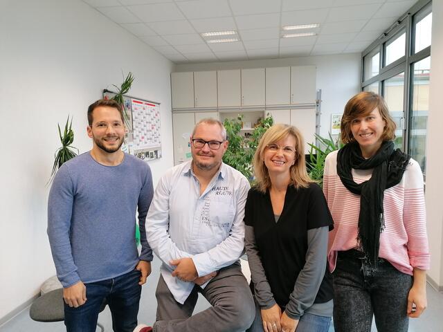 Aus dem Team der Johannes Obernburger Mittelschule: (von links nach rechts) USB –Beauftragter Lorenz Lichtenegger, Thomas Brand (Klassenlehrer 8a), Simone Schätzlein (Jugendsozialarbeit an Schulen in Bayern) und Anna Schweizer (Klassenlehrerin 8b).  | Foto: Johannes-Obernburger Mittelschule Obernburg