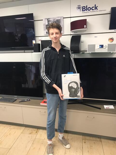 Dieser Jugendliche erhält am Ende seines Praktikums eine schriftliche Bewertung durch die Organisation und schreibt zudem einen „Praxisbericht“ über seine Praktikumsstelle. | Foto: Johannes-Obernburger Mittelschule Obernburg