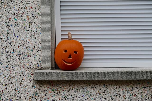 Kürbis wartet auf seinen Halloween-Auftritt