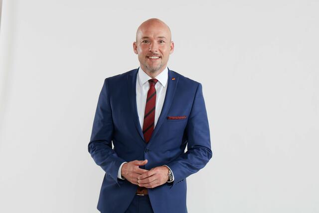 Die Arbeit wird in der Opposition eine ganz andere sein, meint MdB Alexander Hoffmann (CSU). Der Union kommt eine ganz wichtige Aufgabe zu: Sie muss eine seriöse, konstruktive Opposition sein.