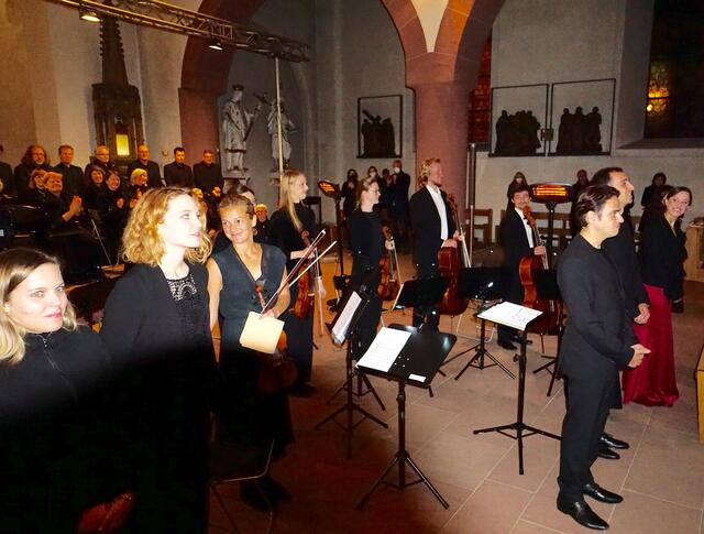 Viel Applaus gab es nach dem Konzert für die Akteure  von Poétique Musicale.