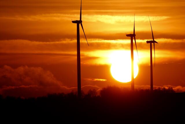 Sonnenaufgang am 3.12.2021 bei Guggenberg-Rütschdorf im Odenwald.  