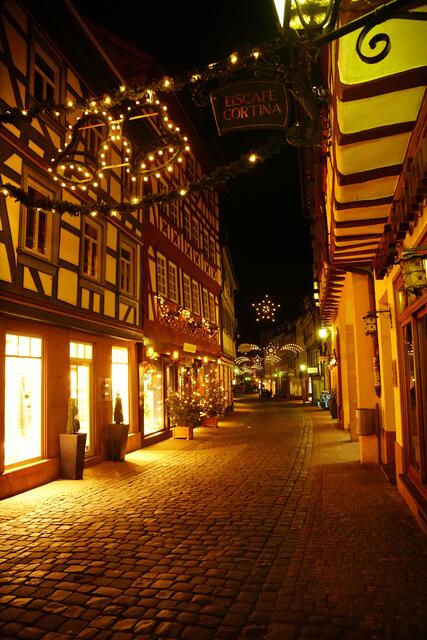 Aktuelle Regelung: Geisterspiele, keine vorgezogenen Ferien, Silvester- Feuerwerks-Verbot und in der Außengastronomie gilt die 2 G - Vorschrift