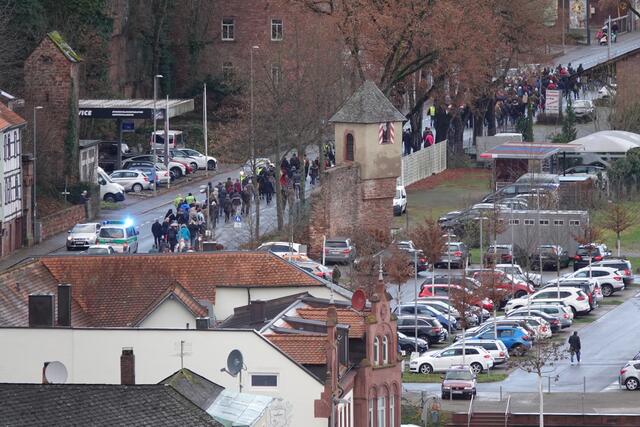 Vor allem die Autofahrer mussten wegen des entstandenen Staus in Richtung Miltenberg-West viel Geduld in Warteschlangen aufbringen. 