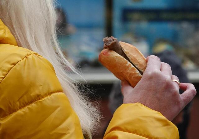 Eine Bratwurst beim Stadtbummel schmeckt immer!