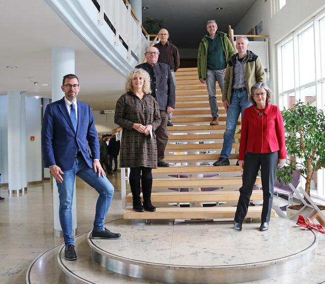 Jagdbeirat: neben dem Landrat von links nach rechts: Ingrid Stenger (Jägervertreterin), Josef Schiepeck (Landwirtschaft), Horst Amrhein (Jagdgenossenschaften Stellvertreter), Stefan Beyer (Forstwirtschaft), Josef Fischer (Natur- und Waldschutz), Regina Groll (Jagdbehörde).