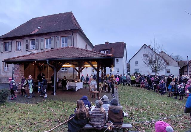 Kinderkrippenandacht im Pfarrgarten
