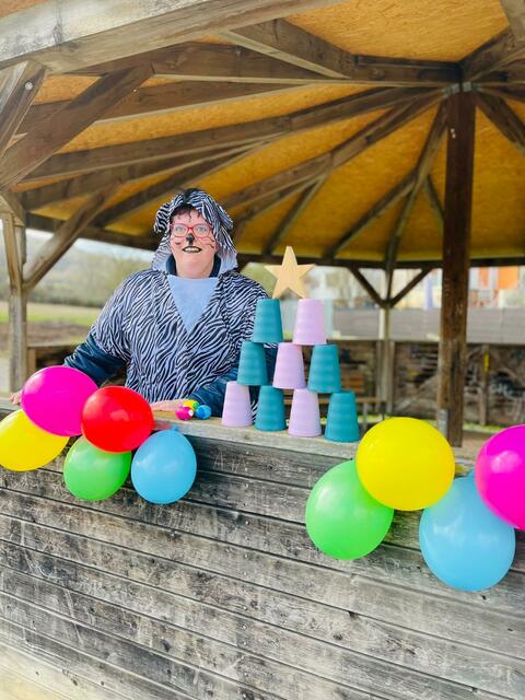 Da hat sich unser Zebra Linda aber eine ordentliche Schießbude aufgebaut. Vielen Dank!