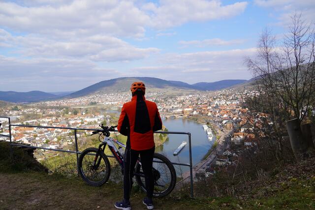 Kurze Radler- Rast am Grauberg über Miltenberg und dem Maintal.