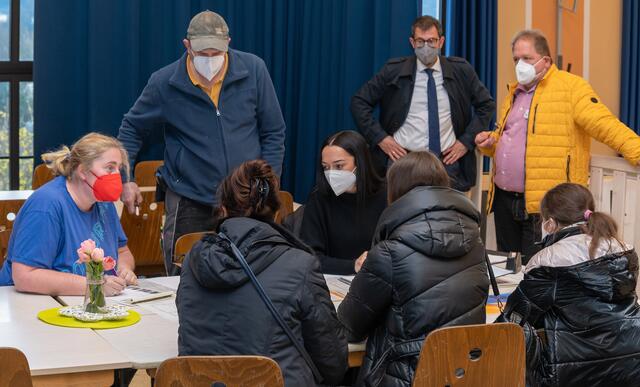Im Großheubacher Gemeinschaftshaus werden die Flüchtlinge auf Wohnabteile verteilt.