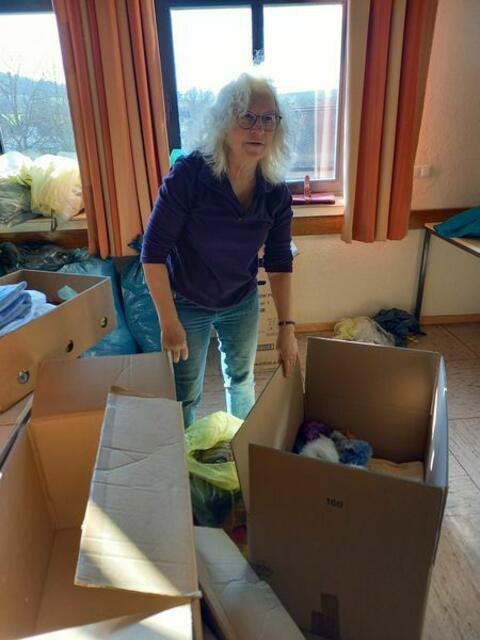Karton für Karton wird ausgepackt und sortiert. | Foto: Anti-Hunger-Club