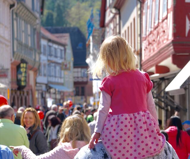 Der Frühling ist da mit wärmender Sonne, farbenprächtigen Impressionen in der Natur, mit der sommerlichen Zeitumstellung und neuen, attraktiven Terminen im Kulturbereich. 