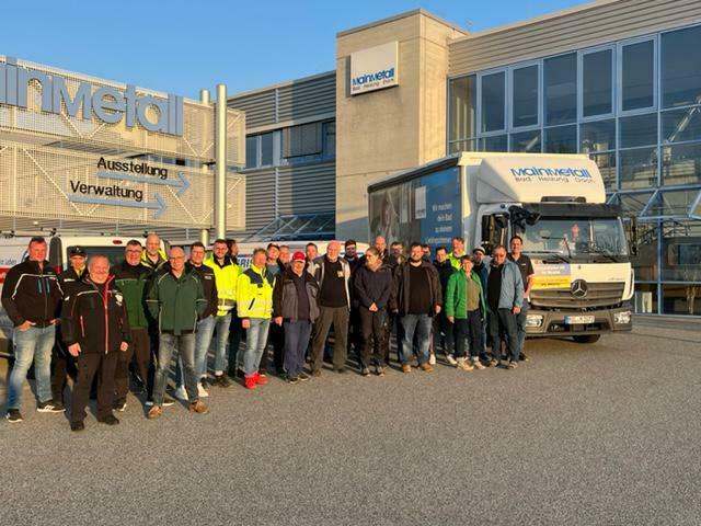 Kurze Pause und Frühstück für die Fahrer*innen bei der Mainmetall Niederlassung in Bretnig.  | Foto: Boris Großkinsky