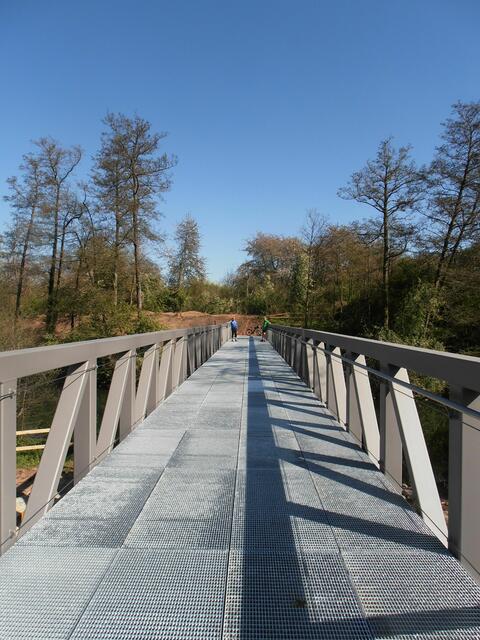 ...und Poller verhindern zukünftig eine Überquerung der Brücke durch Autos.  
