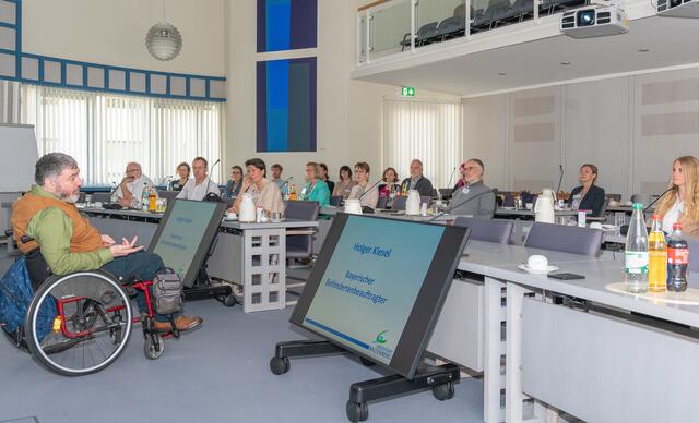 Für Holger Kiesel, Beauftragter der Bayerischen Staatsregierung für die Belange von Menschen mit Behinderung, muss sich in den Bereichen Arbeit, Wohnen, Schule und politische Teilhabe noch einiges tun, um die Inklusion voranzubringen.