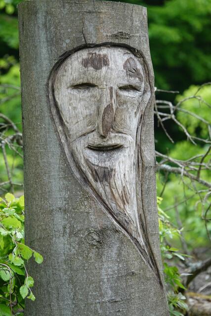 Spukgestalt am Miltenberger Steinertsberg unweit der Wenschdorfer Steige.
