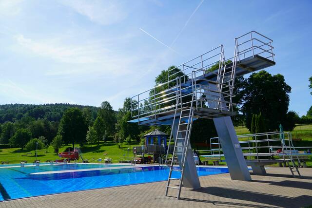 Das attraktive Schwimmbad in Mönchberg bekam sicherlich viele Pluspunkte. 