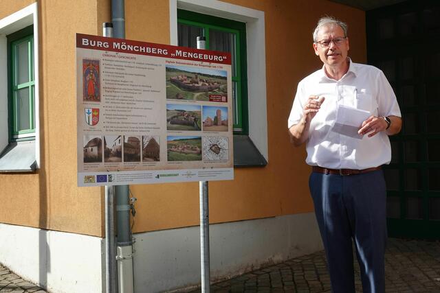 Bürgermeister Thomas Zöller in Mönchberg. - In Südspessart-Ort Mönchberg war zum Wochenend-Start die Spannung groß.
Einige Stellungnahmen folgen noch.