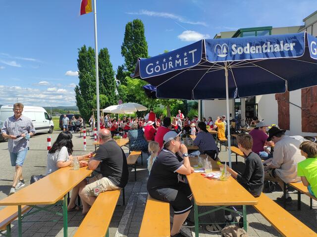 Das Musikcorps unterhält die Gäste des Flohmarktes | Foto: Siegbert Hartlaub