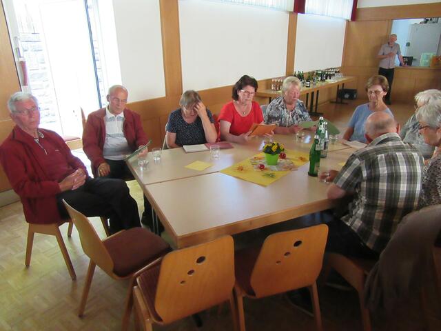 "Freunde, wir fangen an ..." | Foto: Friedrich Frank