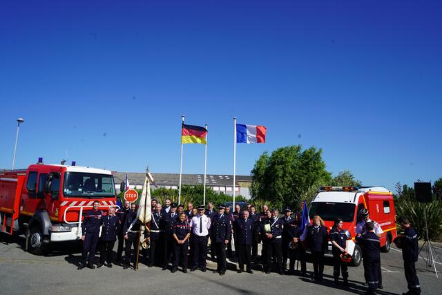 Gruppenfoto nach dem Offizielem Teil am Feuerwehrhaus in Vix | Foto: Faust Markus
